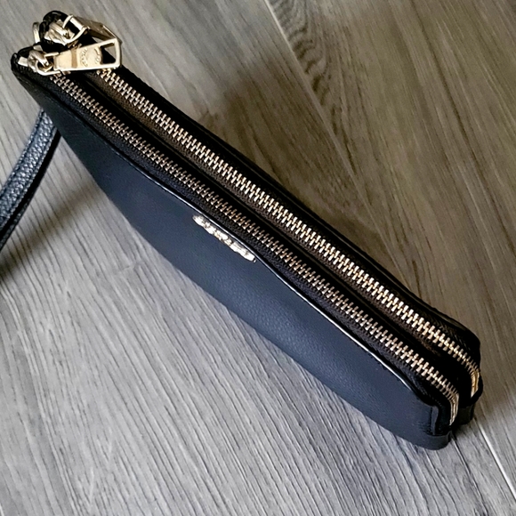 Coach black wristlet - Picture 2 of 3